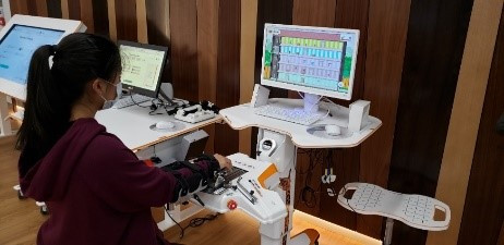 電腦機器人輔助上肢鍛鍊設備